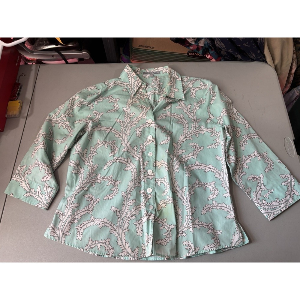 Foxcroft Wrinkle Free fitted Med 100% Cotton Aqua/White Floral